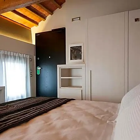 Solaris & Hotel