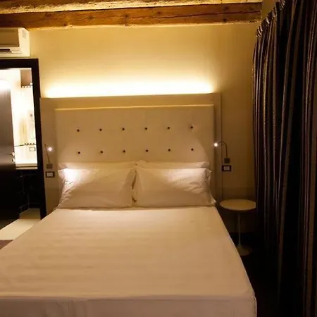 Solaris & Hotel